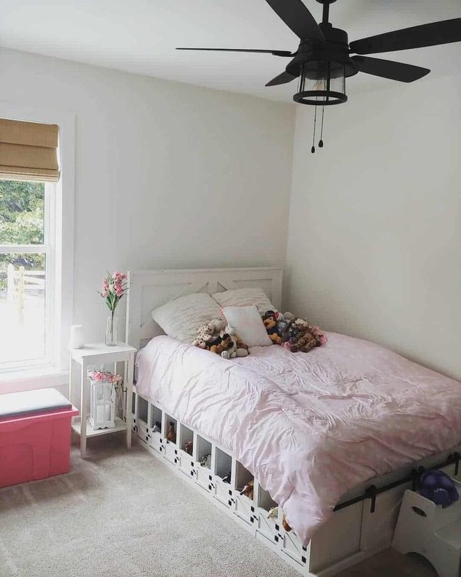 Stable Bed Black Ceiling Dreams