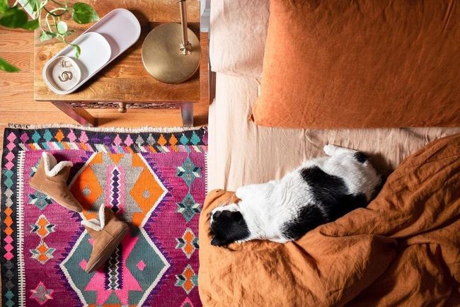 Earth Tones Support Local Artisans