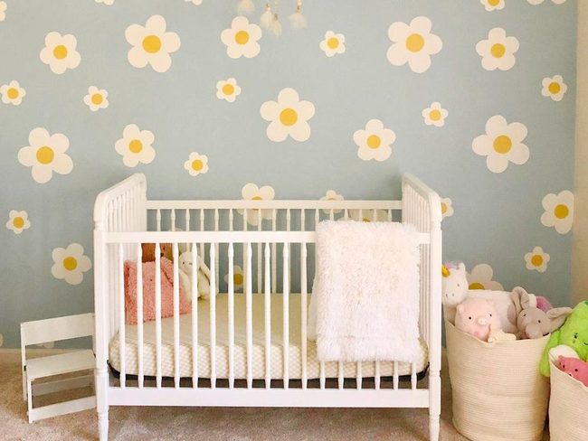 Painted White Daisies On Walls