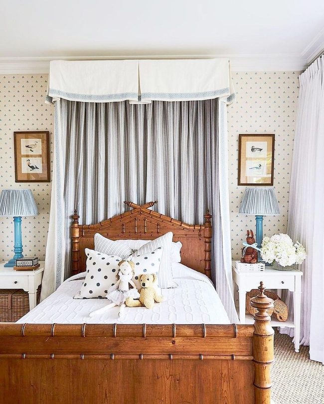 Patterned Walls, Layered Comfort
