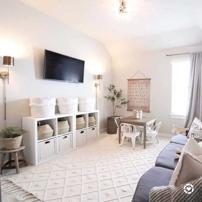 White Walls with Natural Warmth