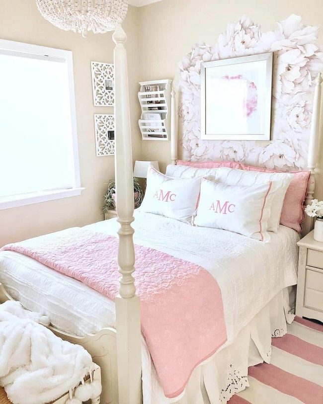 Off-White Four-Poster Pink Dreams