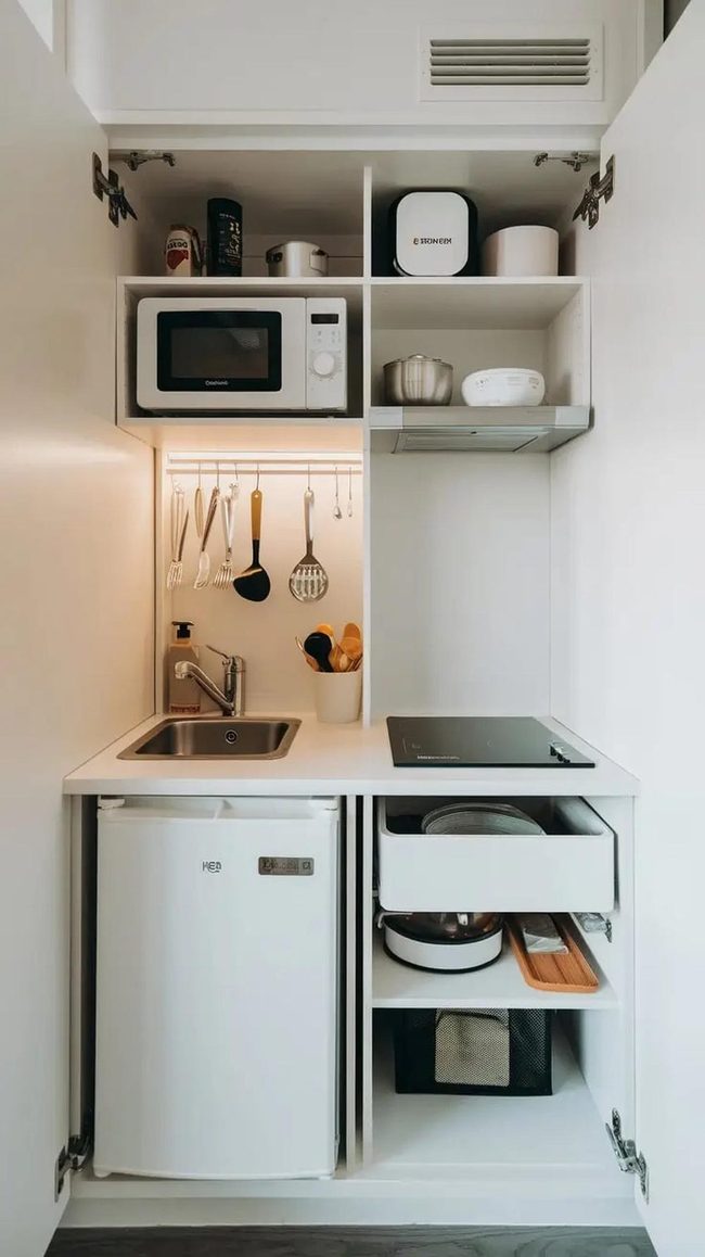 Five-Foot Smart Cooking Space Station