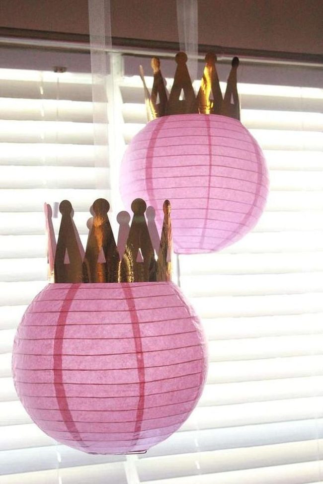 Pink Lanterns, Golden Crowns