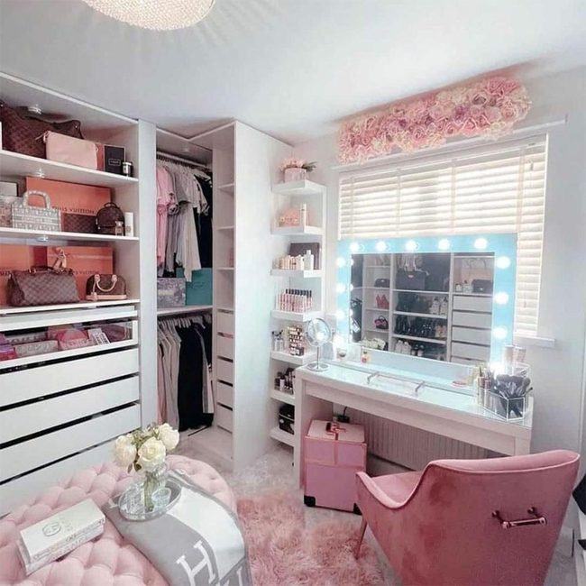 Pink Velvet Vanity Room