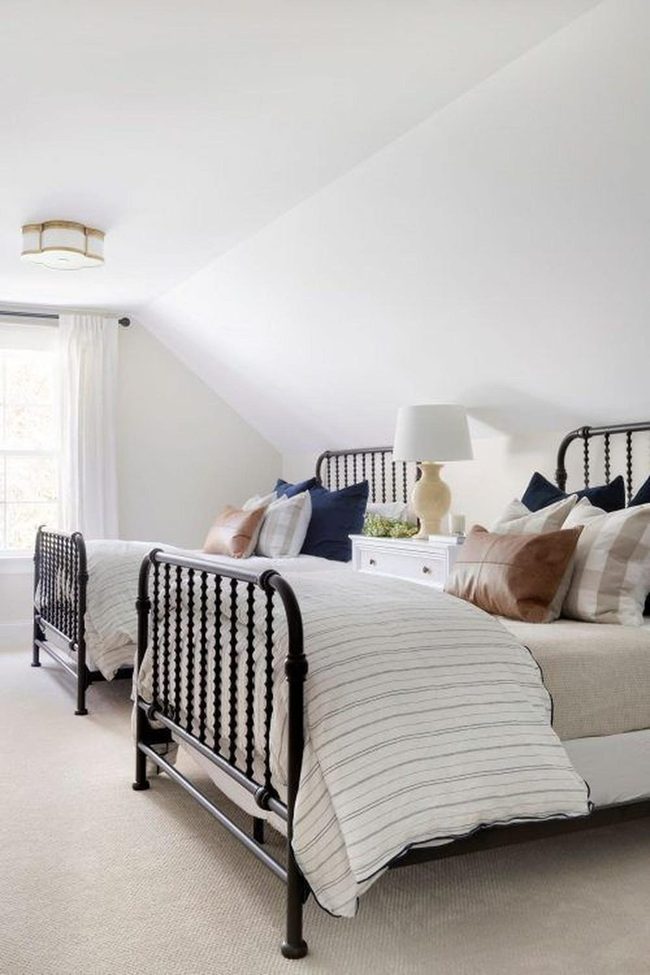Black Spindle Beds, Striped Simplicity