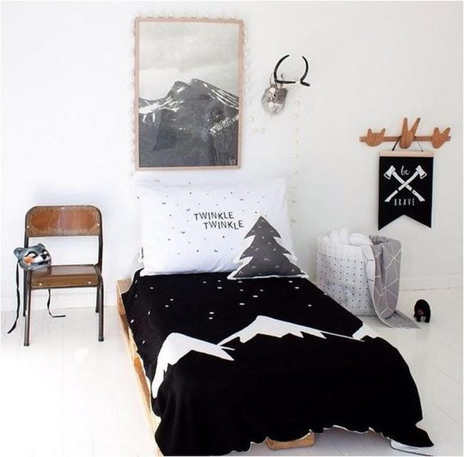 Snowy Mountain Bedroom Black Blanket