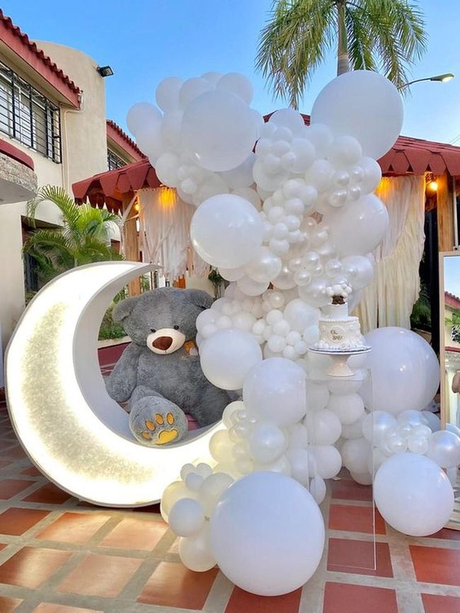 White Balloons, Glowing Moon Setup