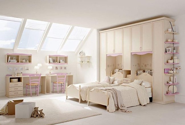 Pink Mirrored Bedroom With Natural Wood