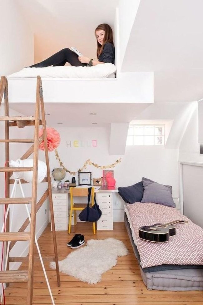 Pink Patterned Bed, Natural Light