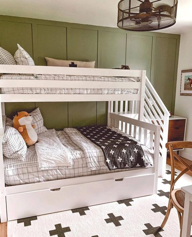 White Bunk Bed, Green Statement
