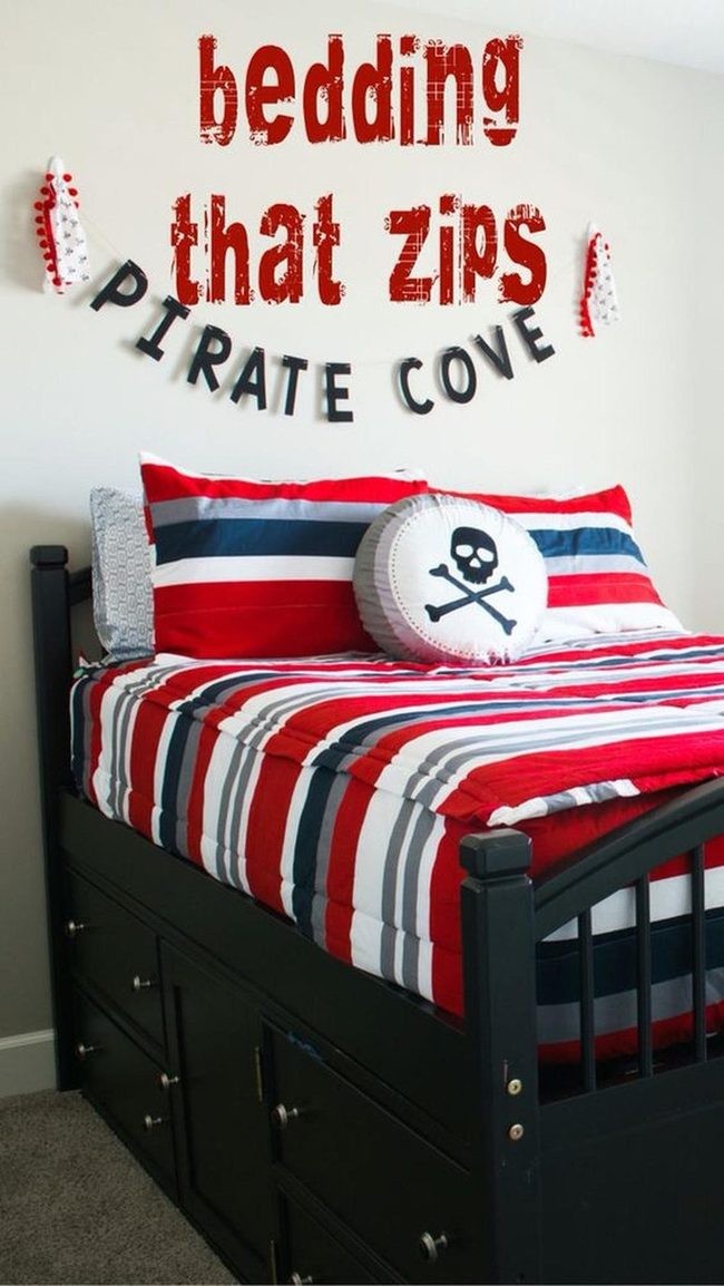 Striped Pirate Skull Bedding