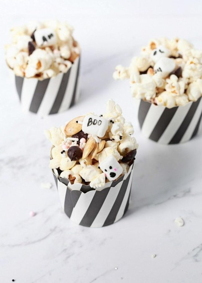 Ghost Marshmallow Popcorn Mix