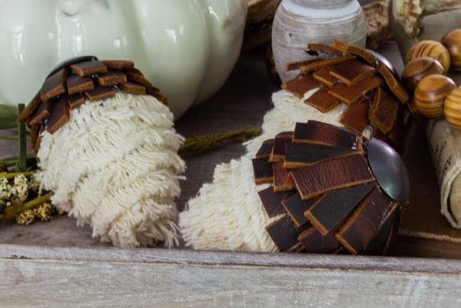 Acorn And Leather Fall Accent