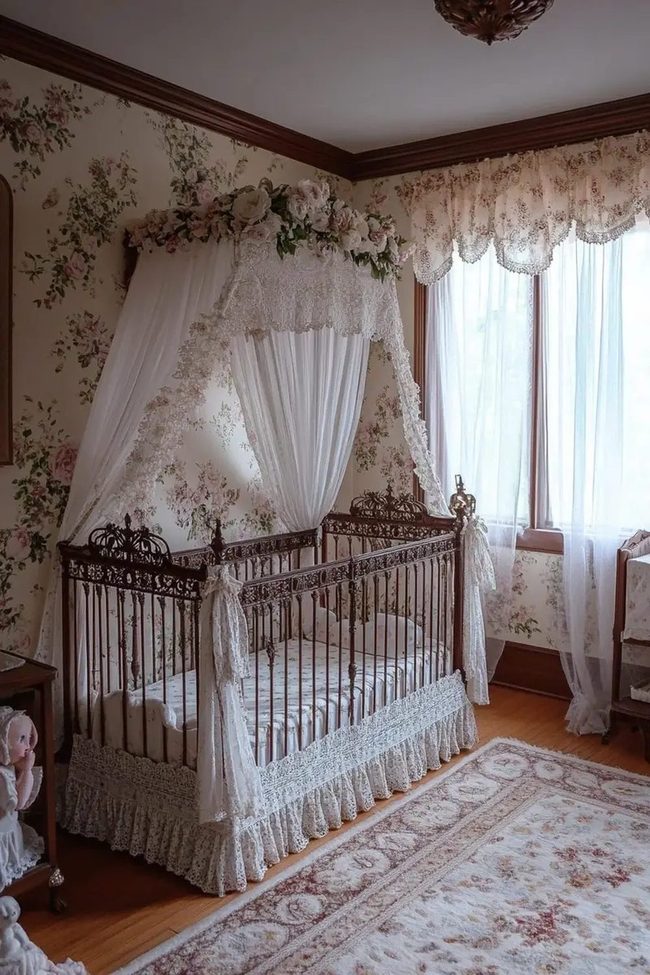 Edwardian Lace Nursery Light