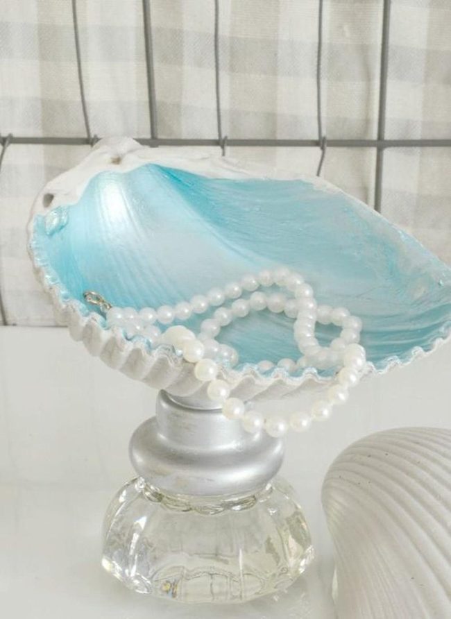 Pearlescent Shell Dishes With Silver Stands