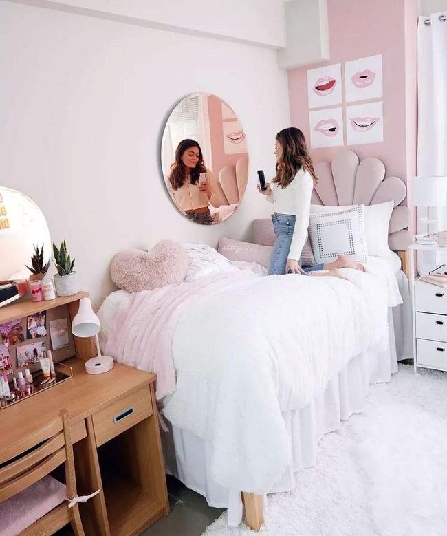 Large Mirror Amplifies Compact Dorm