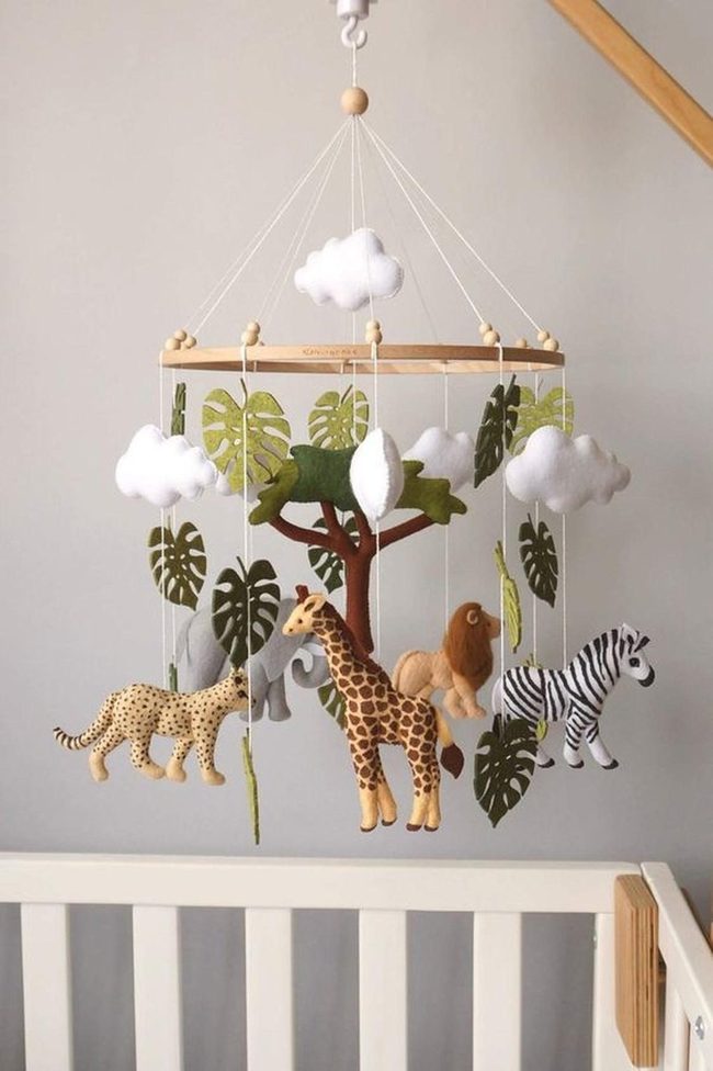 Felt Safari Animals Spin Mobile
