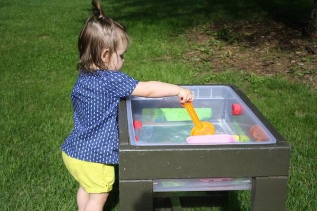 Transparent Containers, Orange Scoops, Green Tables