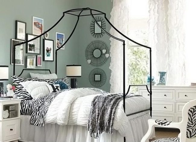 Black Metal Canopy Bedroom
