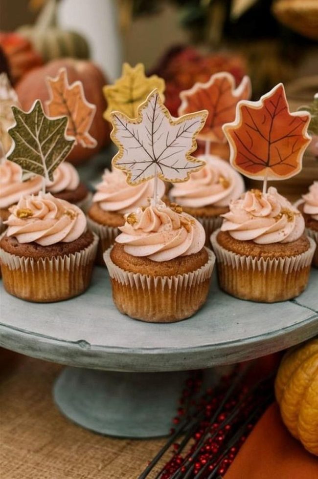 Autumn Leaf Fondant Cupcakes