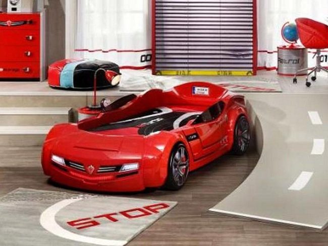 Red Car Sleep Space