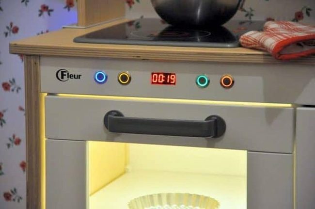 Light-Up Play Cookspace With Color-Changing Timer
