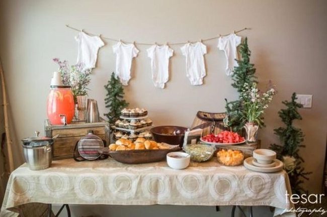 White Linens Farmhouse Kitchen