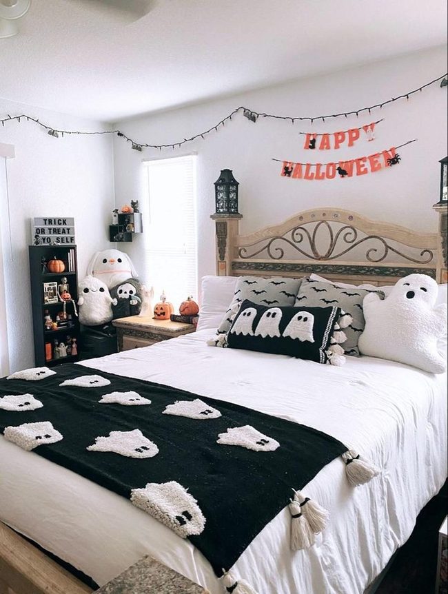 Black Ghosts White Walls