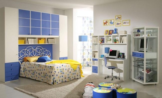 Blue Cabinets, Yellow Brightness