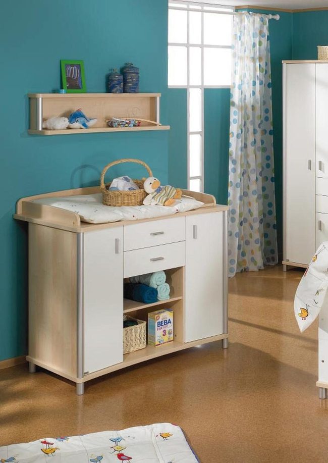 Teal Walls, Light Wood Comfort