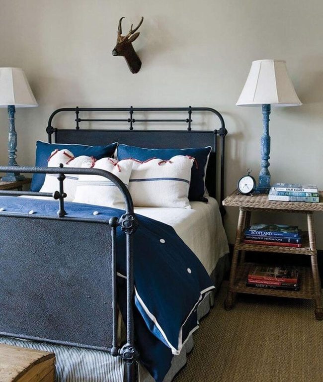 Deep Green Mountain Lodge Bedroom