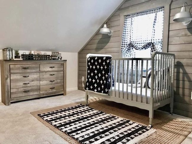 Grey Crib, Checkered Charm