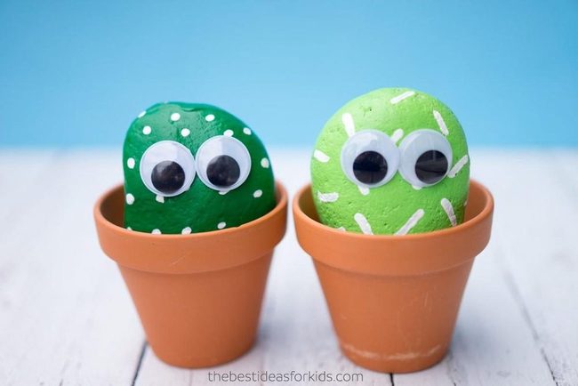 Googly Eyes Green Rocks