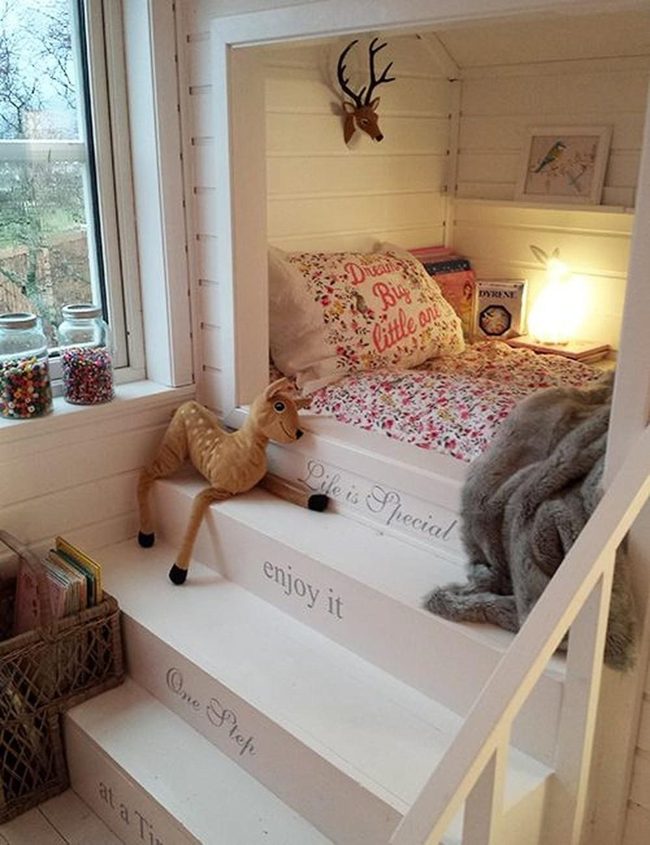 Floral Bed Nook Dreams