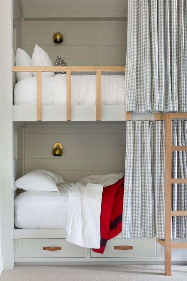 Light Wood Bunks, Red Energy