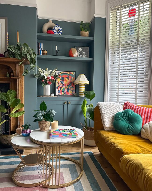 Choosing the Right Shelving Style for Your Living Room