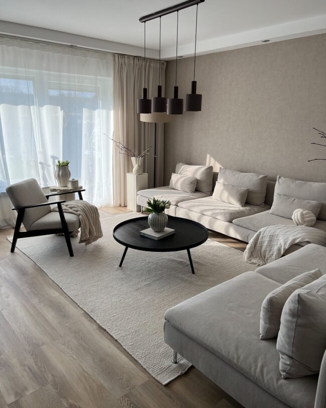 Chic Contrast with Striking Black Details