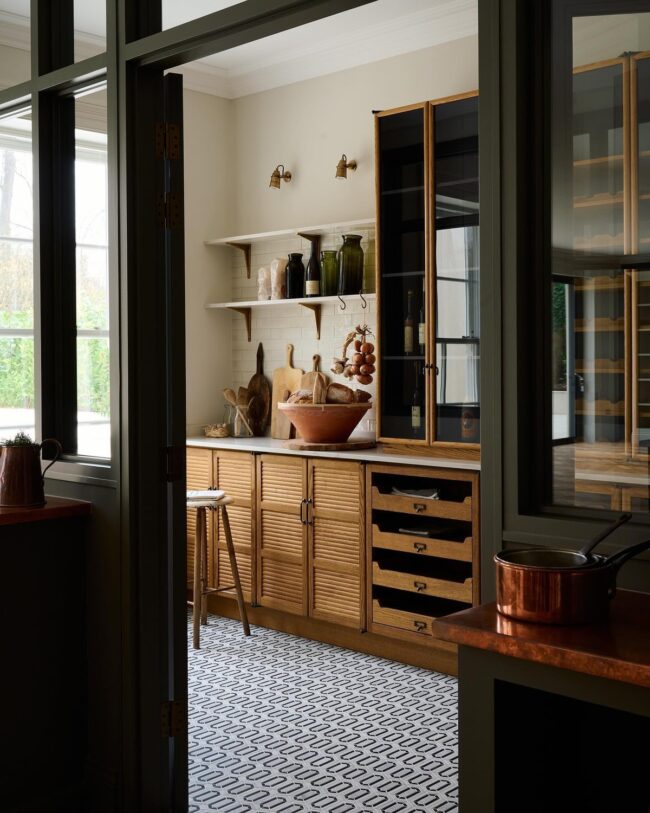 Harmonizing Tradition with Contemporary Style