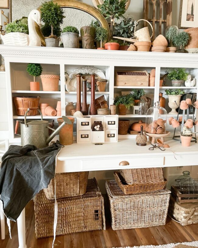 Charming Farmhouse Potting Table Design