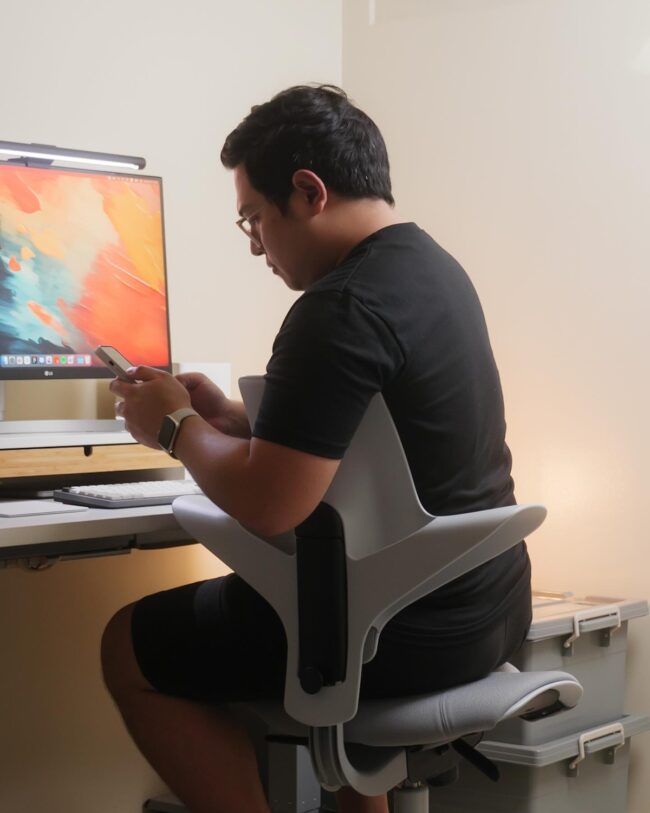 Sleek Comfort for the Focused Mind