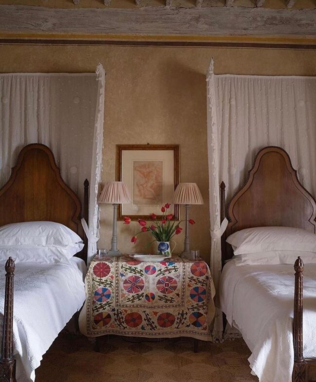 Timeless Appeal of Vintage Rustic Style