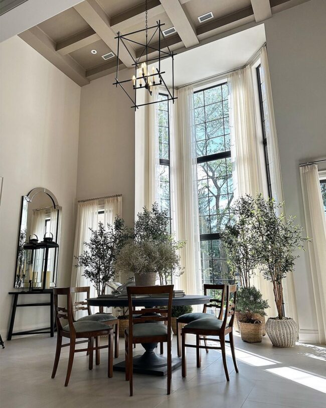 Opulent Dining Space for Sophisticated Gatherings