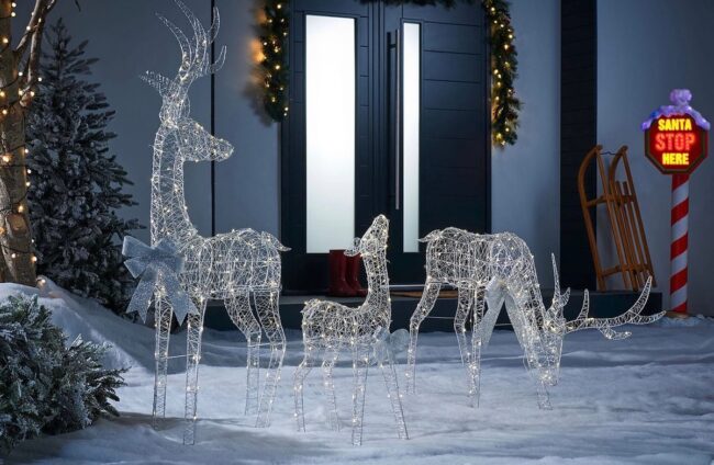 A Sparkling Reindeer Display for the Holidays