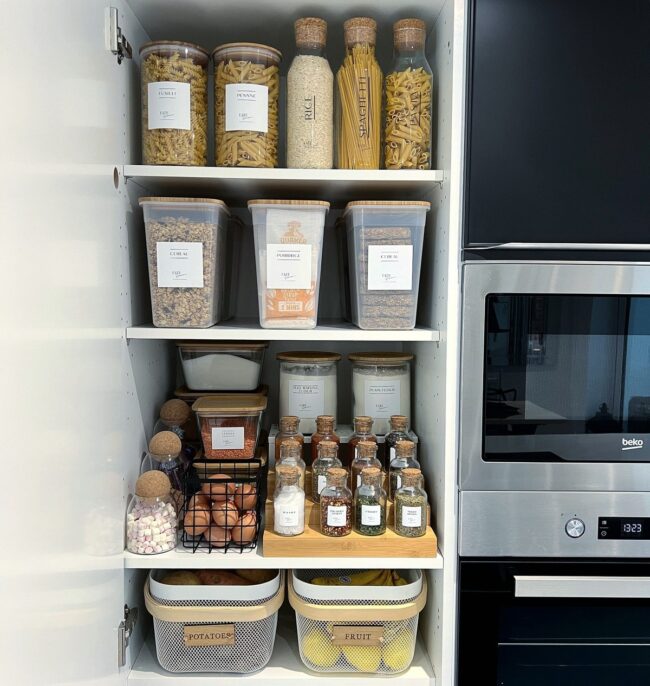 Minimalist Pantry for Simple Living