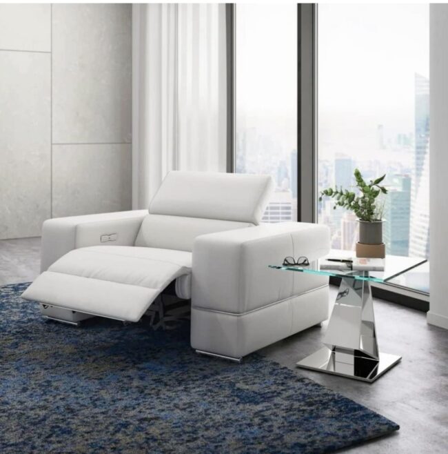 Metropolitan Minimalist Lounge
