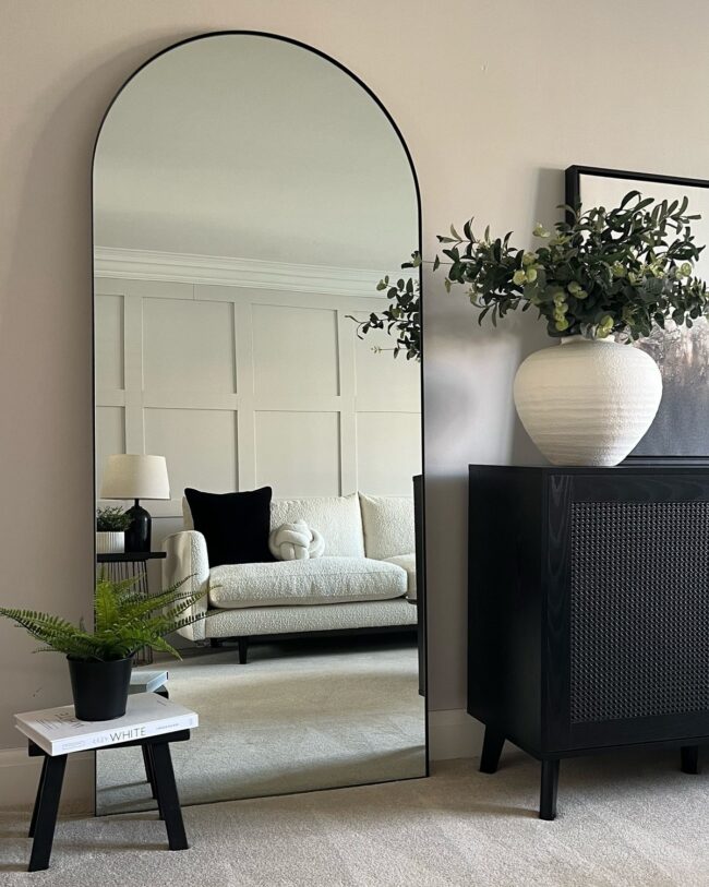 Chic Monochrome Style for Modern Spaces