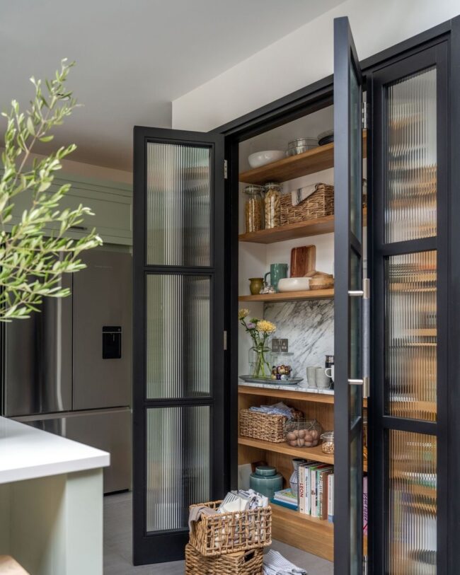 Frosted Glass: Modern Style for Interiors