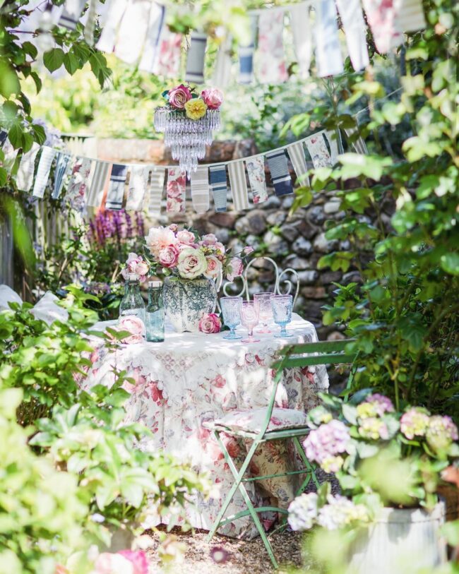 Eclectic Al Fresco Dining Adventure