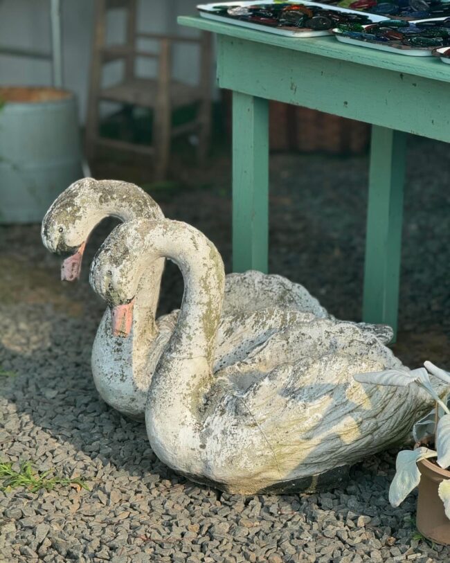 Charming Stone Swans for Enchanting Gardens